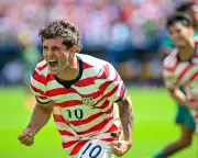 Christian Pulisic Leads USMNT to World Cup Victory Over Senegal
