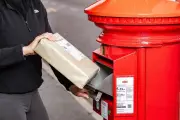 Compare Parcel Postage and Courier Delivery Services in London