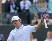 De Minaur shakes off nervy start to win Wimbledon opener in straight sets