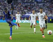 Dembélé scores first tournament goal as France cruise past Iraq