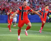 Erling Haaland Scores Double on World Cup Debut as Norway Beat Iraq