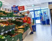 Fed Holds Rates, UK Inflation Steady at 2.8% Amid Iran Tensions