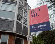 Flat sellers and buyers share UK property market struggles
