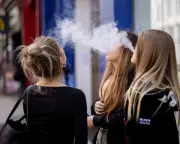 Guardian view on nicotine: addiction without harm is not a safe bet
