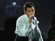 Harry Styles fans worried after singer chokes on water during Wembley gig