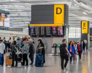 Heathrow expects passenger numbers and profits to fall due to Iran war