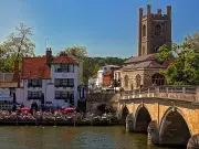 Henley-on-Thames: UK's Posh Commuter Town Tops Affluent List