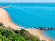 Hidden Kent beach with turquoise water 'feels like Spain' an hour from London