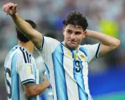 Julián Alvarez tells Atlético Madrid he wants to leave to 'fulfil dream'