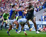 Leeds Rhinos Dominate Warrington to Go Top of Super League