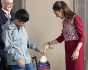 Merlin the Duck Unruffled After Meeting Mexico's President Claudia Sheinbaum