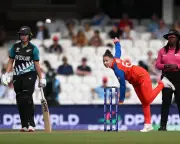 New Zealand 47-0 in Women's Ashes T20 at The Oval, Kerr 33