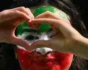 New Zealand and Iran Fans Unite in World Cup Fervor Amid Political Tensions