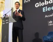 Progressive economists defend Ed Miliband against Unite leader's job claims