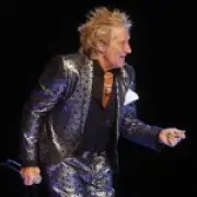 Rod Stewart, 81, uses oxygen tank onstage after nearly fainting during Utah concert