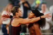 Sabalenka Defeats Osaka in First Women's Night Match at Roland Garros Since 2023