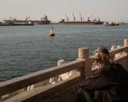 Strait of Hormuz Blocked by 80 Mines, Shipping Disruption to Continue
