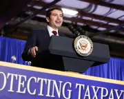 Trump Labor Chief Threatens to Cut State Funds Over Unemployment Fraud Claims Without Data