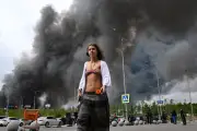 Twenty Photographs of the Week: Ukraine, G7 Protests, and More