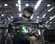 UK Economy Shrank 0.1% in April as Iran War Hit Growth