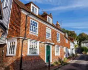 UK House Prices Fall for First Time in 2024 Amid Rising Mortgage Rates