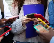 UK Plans 'Australia Plus' Social Media Ban for Under-16s, Starmer to Announce