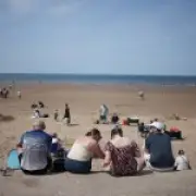 UK temperatures to hit 37C as Met Office issues extreme heat warning