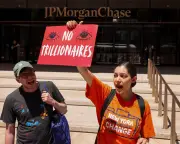 US Inequality: Musk's Trillionaire Status Amid Plutocracy Concerns