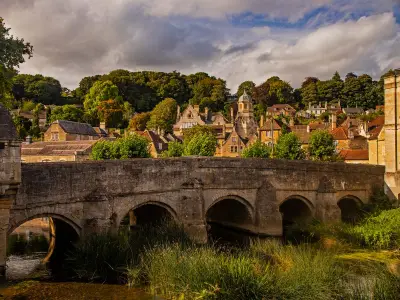 Bradford-on-Avon: Storybook town 1.5 hours from London with canal walks