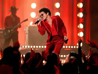 Bruno Mars Wembley gig: Paddington bear and muffled sound divide fans