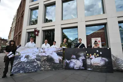 Chris Packham boycotts Pret over chicken welfare concerns