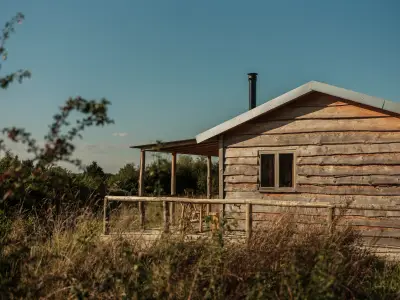 Craftsman's Cabin: A Hand-Built Somerset Retreat