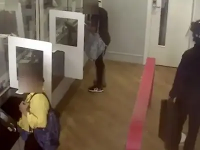 Ex-guard uses old G4S uniform to steal £117,200 from Santander Brixton
