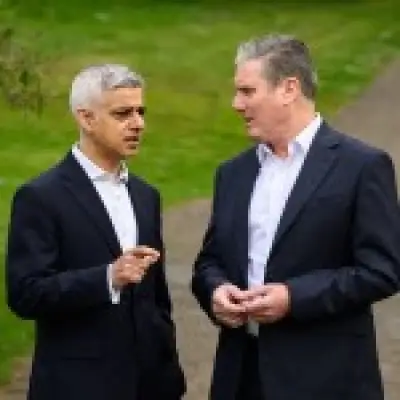 Keir Starmer gives Sadiq Khan peerage on final day as Labour leader
