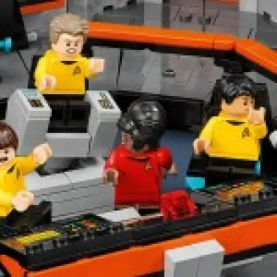 Lego Star Trek Enterprise Bridge Set: Authentic 60s Design with 8 Minifigures