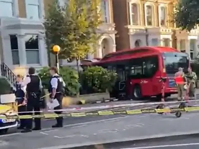 London Bus Crashes into Notting Hill House, Road Closed