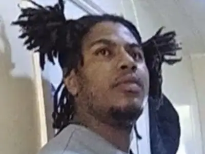 Prisoner Darnell Smith with Croydon links still at large after 6 months