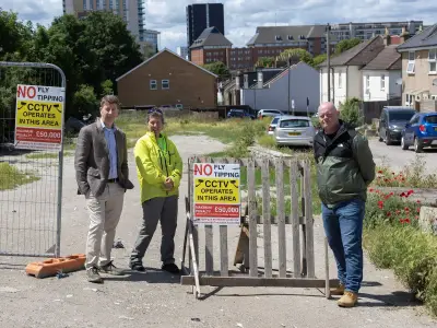 South Londoners raise £3k to clear notorious fly-tip near Sutton Station