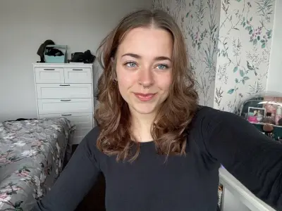 Student earns £2,500/month as part-time Vinted reseller after rent struggle