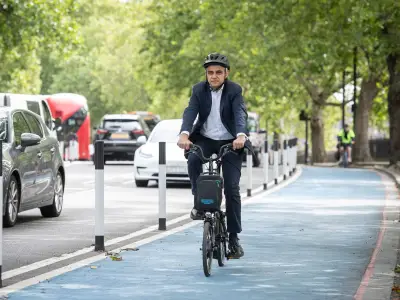 TfL built no new protected cycle tracks on its own roads last year, analysis finds