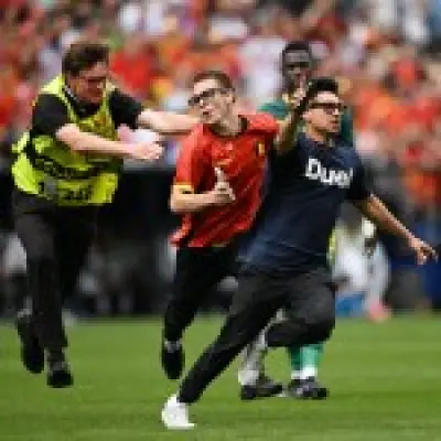 Three pitch invaders halt Belgium vs Senegal World Cup match