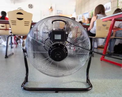 UK teachers struggle as classrooms hit 40C; pupils suffer heatstroke
