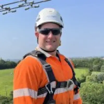 Unsung Hero: Phil Bertelsen, 35, mends cables 476ft up and sings Spice Girls