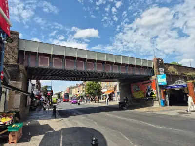 West London Tube bridge repaint set for August after residents' campaign