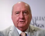 Alan Jones trial: prosecutors allege pattern of targeting younger men