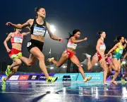 Amy Hunt settles for 100m silver in torrential Glasgow rain as Hobbs wins gold