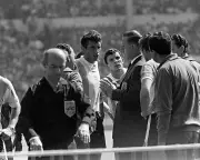 Antonio Rattín, 1966 World Cup figure who inspired red cards, dies at 89