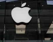 Apple becomes second $5tn company as investors flee AI stocks