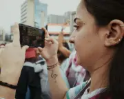 Birds of War Review: War Journalists Find Love Among the Ruins