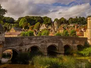 Bradford-on-Avon: Storybook town 1.5 hours from London with canal walks
